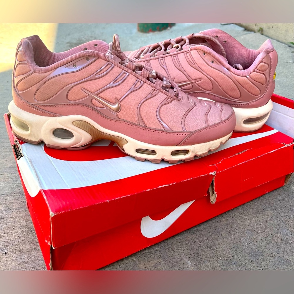 Nike Rose Gold Air Max Plus